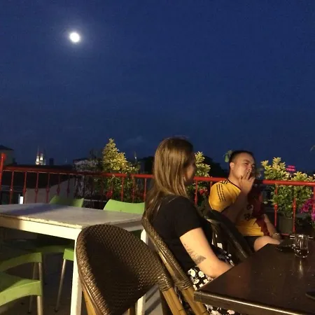 伊斯提克拉特瑞斯露营地 旅馆 *