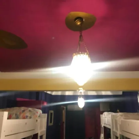 بيت شباب استقلال تراس