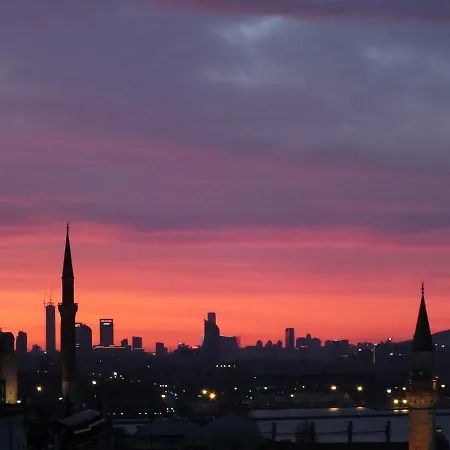 بيت شباب استقلال تراس بيت شباب